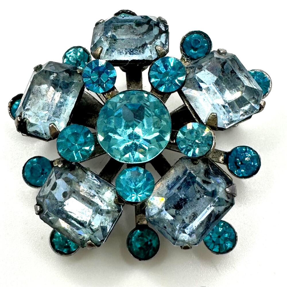 Vintage silver tone aqua light blue glass rhinestones brooch pin